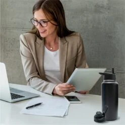 Thermosfles - Onyx Black - 1 Liter - Extra Dop Met Rietje & Drinktuit - Thermosflessen - Isoleerfles - BPA Vrij - Lekvrij - Thermoskan - Isoleerbeker - Thermosbeker 16 Thermosfles - Onyx Black - 1 Liter - Extra Dop Met Rietje & Drinktuit - Thermosflessen - Isoleerfles - BPA Vrij - Lekvrij - Thermoskan - Isoleerbeker - Thermosbeker -Buiten Kamperen 1193x1200 5