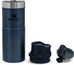 Stanley Trigger-Action Travel Mug 0.47L - Thermosfles - Nightfall 19 Stanley Trigger-Action Travel Mug 0.47L - Thermosfles - Nightfall -Buiten Kamperen 1200x1061