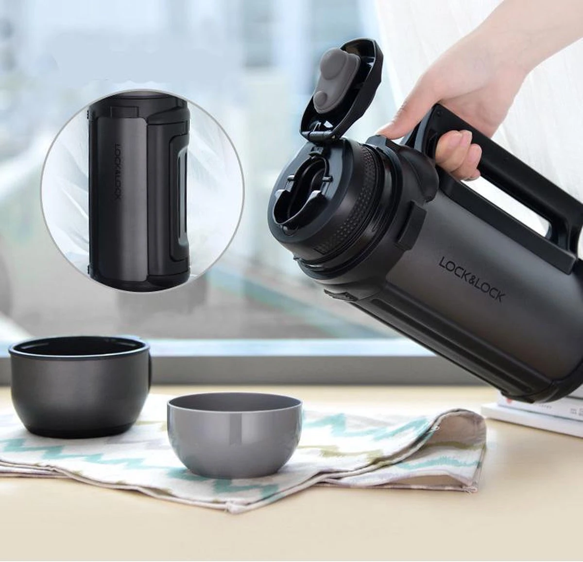 Lock&Lock Thermoskan - Isoleerkan - Thee En Koffie - Lekvrij - 1,5 Liter - RVS - Inklapbaar Handvat - Zwart 6 Lock&Lock Thermoskan - Isoleerkan - Thee En Koffie - Lekvrij - 1,5 Liter - RVS - Inklapbaar Handvat - Zwart - Afbeelding 4