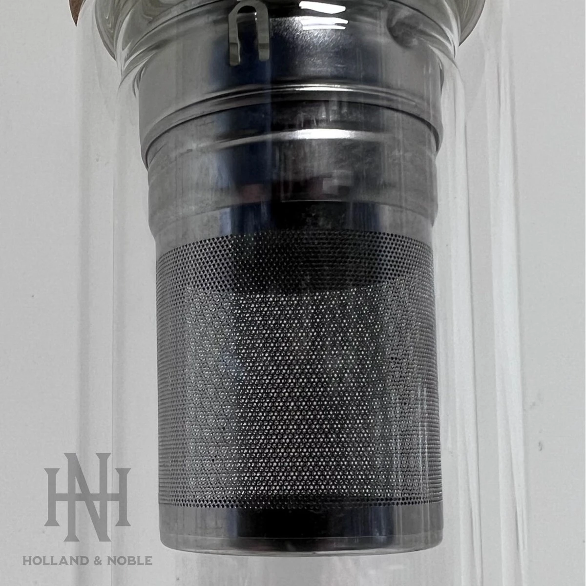 Holland & Noble - Thermo Theefles Met Zeef - 400 Ml Borosilicate Glas Dubbelwandig - Thee-infuser Met Bamboe Schroefdop Aan Beide Zijdes En Roestvrijstalen Zeef - Inclusief Neopreen Hoes 5 Holland & Noble - Thermo Theefles Met Zeef - 400 Ml Borosilicate Glas Dubbelwandig - Thee-infuser Met Bamboe Schroefdop Aan Beide Zijdes En Roestvrijstalen Zeef - Inclusief Neopreen Hoes - Afbeelding 3