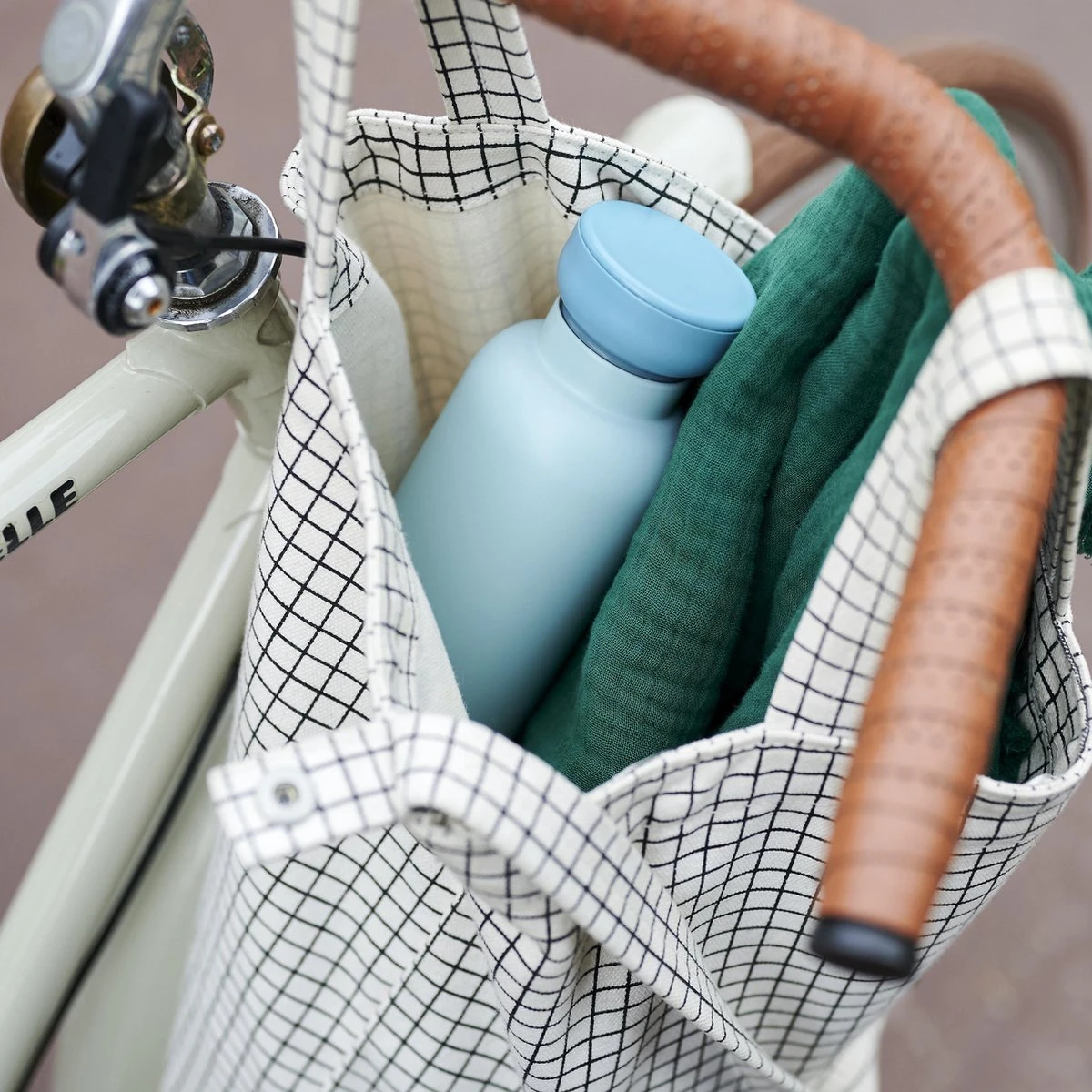 Mepal – Isoleerfles Ellipse 500 Ml – Houdt Je Drankje 12 Uur Warm En 24 Uur Koud – Natural Brushed – Geschikt Voor Bruiswater – Thermosfles – Lekdicht 5 Mepal – Isoleerfles Ellipse 500 Ml – Houdt Je Drankje 12 Uur Warm En 24 Uur Koud – Natural Brushed – Geschikt Voor Bruiswater – Thermosfles – Lekdicht - Afbeelding 3