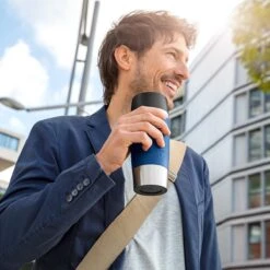 Emsa Thermo Mok Blauw 0.36L 20 Emsa Thermo Mok Blauw 0.36L -Buiten Kamperen 1200x1200 1369