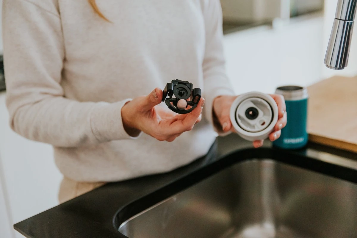 Kambukka Olympus Thermosbeker 300 Ml - Makkelijk Reinigen - Lekvrije Koffiebeker - RVS - Enchanted Forest 7 Kambukka Olympus Thermosbeker 300 Ml - Makkelijk Reinigen - Lekvrije Koffiebeker - RVS - Enchanted Forest - Afbeelding 5