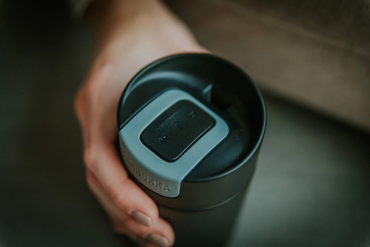 Kambukka Olympus Thermosbeker 300 Ml - Makkelijk Reinigen - Lekvrije Koffiebeker - RVS - Jet Black 4 Kambukka Olympus Thermosbeker 300 Ml - Makkelijk Reinigen - Lekvrije Koffiebeker - RVS - Jet Black - Afbeelding 2