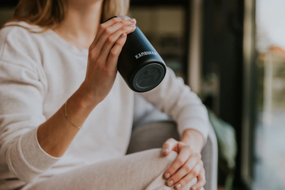 Kambukka Olympus Thermosbeker 300 Ml - Makkelijk Reinigen - Lekvrije Koffiebeker - RVS - Jet Black 9 Kambukka Olympus Thermosbeker 300 Ml - Makkelijk Reinigen - Lekvrije Koffiebeker - RVS - Jet Black - Afbeelding 7