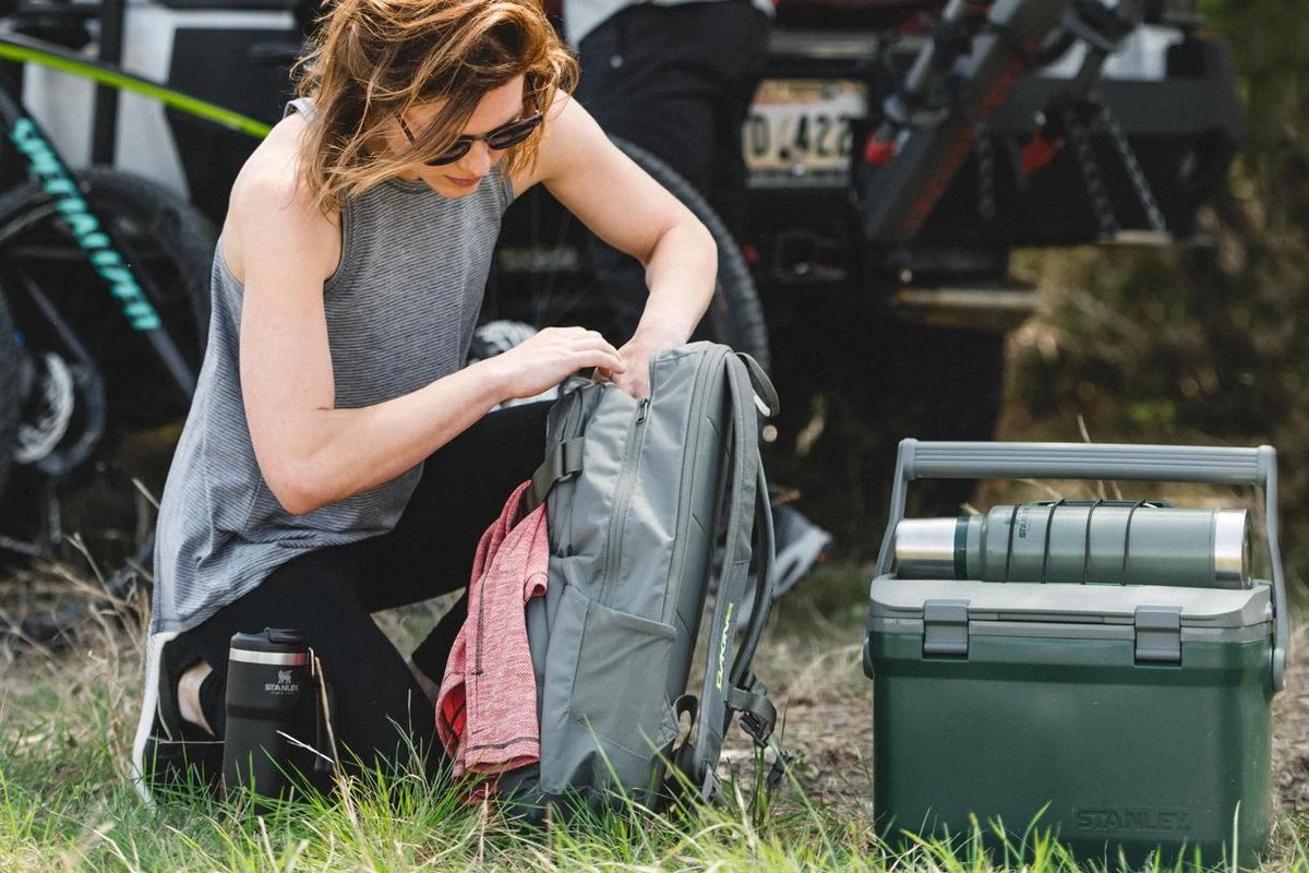 Stanley The Easy Carry Outdoor Cooler 15,1L - Koelbox - Green 7 Stanley The Easy Carry Outdoor Cooler 15,1L - Koelbox - Green - Afbeelding 5