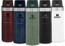 Stanley Trigger-Action Travel Mug 0.47L - Thermosfles - Hammertone Green 30 Stanley Trigger-Action Travel Mug 0.47L - Thermosfles - Hammertone Green -Buiten Kamperen 1200x846 4