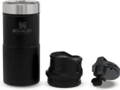 Stanley Trigger-Action Travel Mug 0.35L - Thermosfles - Matt Black 26 Stanley Trigger-Action Travel Mug 0.35L - Thermosfles - Matt Black -Buiten Kamperen 1200x897 5