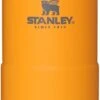 Stanley The Trigger-Action Travel Mug 0,35L Saffron 2 Stanley The Trigger-Action Travel Mug 0,35L Saffron -Buiten Kamperen 385x1200 1