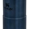 Stanley Trigger-Action Travel Mug 0.47L - Thermosfles - Nightfall 1 Stanley Trigger-Action Travel Mug 0.47L - Thermosfles - Nightfall -Buiten Kamperen 447x1200