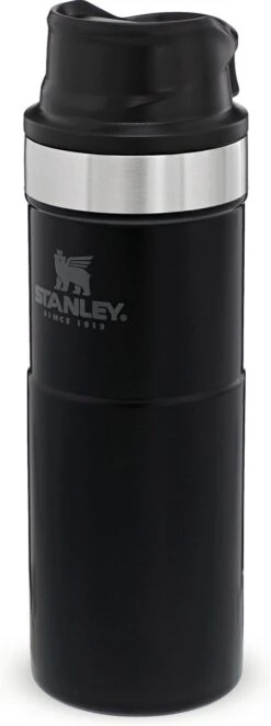Stanley Trigger-Action Travel Mug 0.47L - Thermosfles - Matt Black 35 Stanley Trigger-Action Travel Mug 0.47L - Thermosfles - Matt Black -Buiten Kamperen 448x1200