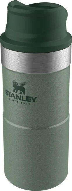 Stanley Trigger-Action Travel Mug 0.35L - Thermosfles - Hammertone Green -Buiten Kamperen 453x1200 2