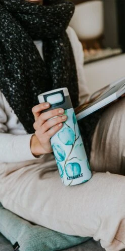 Kambukka Etna Thermosbeker 500 Ml - Makkelijk Reinigen - Lekvrije Koffiebeker - Eucalyptus Leaves 22 Kambukka Etna Thermosbeker 500 Ml - Makkelijk Reinigen - Lekvrije Koffiebeker - Eucalyptus Leaves -Buiten Kamperen 600x1200 1