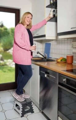 WENKO Secura Opklapbaar Krukje, Belastbaar Tot 350 Kg -Buiten Kamperen 763x1200 1