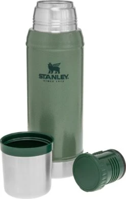 Stanley The Legendary Classic Bottle 0,75L - Thermosfles - Hammertone Green 30 Stanley The Legendary Classic Bottle 0,75L - Thermosfles - Hammertone Green -Buiten Kamperen 764x1200 1