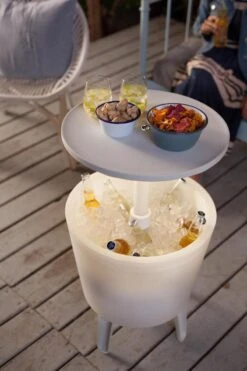 Keter Coolbar Partytafel – Lichtgevend - 49,5x49,5x57cm - Wit 16 Keter Coolbar Partytafel – Lichtgevend - 49,5x49,5x57cm - Wit -Buiten Kamperen 800x1200 13