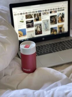 Kambukka Olympus Thermosbeker 300 Ml - Makkelijk Reinigen - Lekvrije Koffiebeker - RVS - Cherry Cake -Buiten Kamperen 900x1200 6